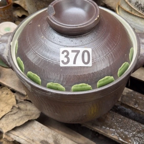 泥塑砂锅一只微瑕品