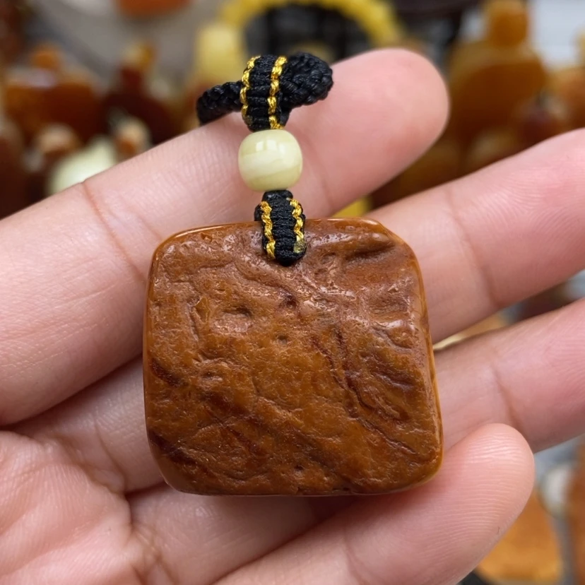 【闪购商品】琥珀颈饰未镶嵌