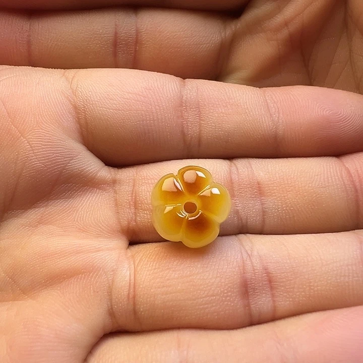 未镶嵌颈饰蜜蜡俏色五瓣花提溜吊坠