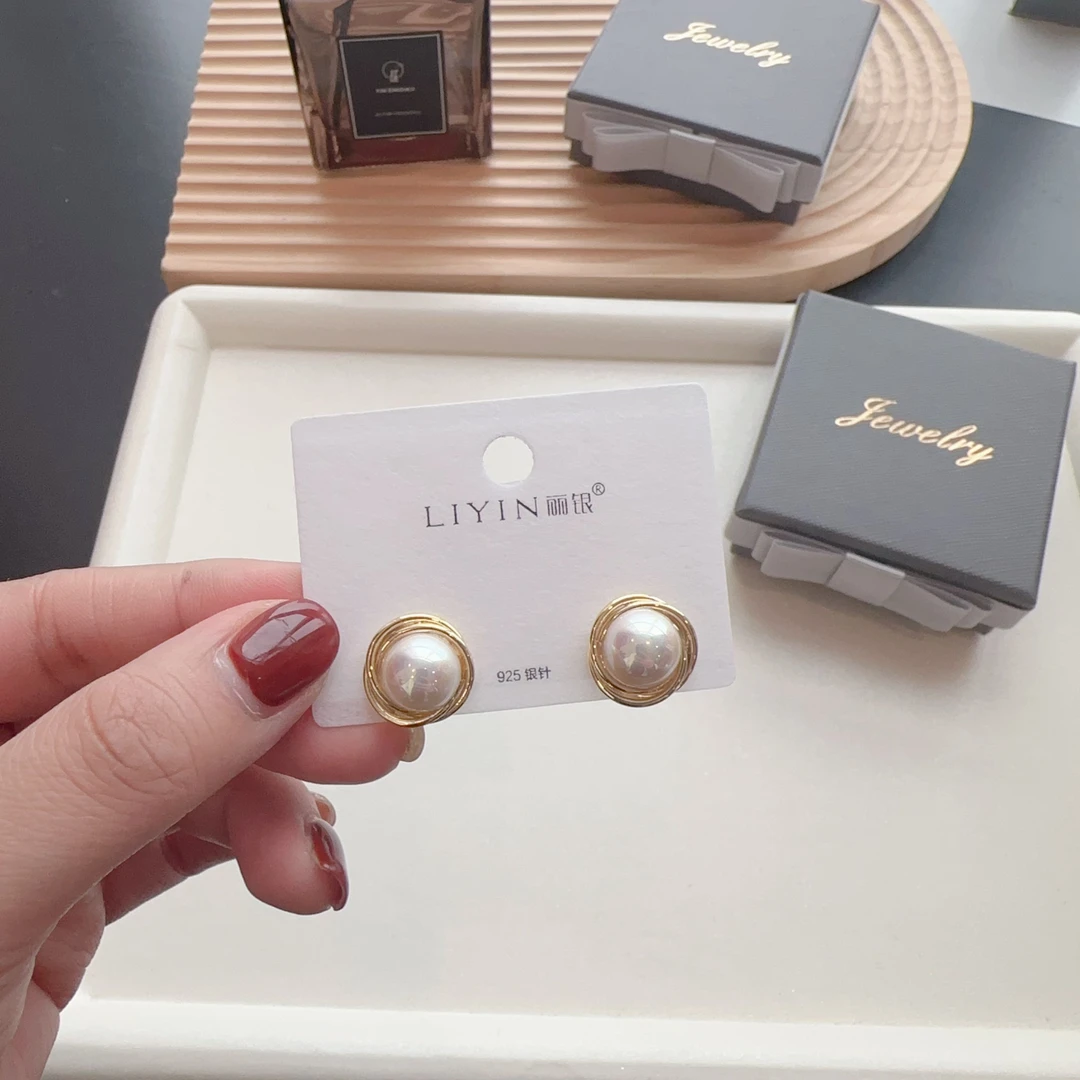 合金耳饰 法式浅金色耳钉金色百搭简约经典精致镶嵌白色银针ED30