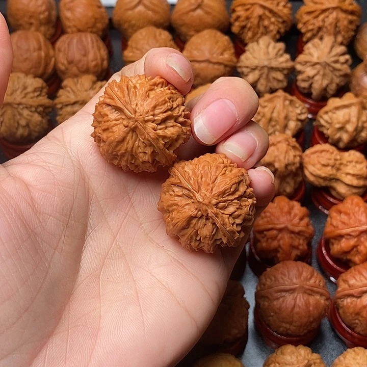 文玩核桃吊坠麒麟球