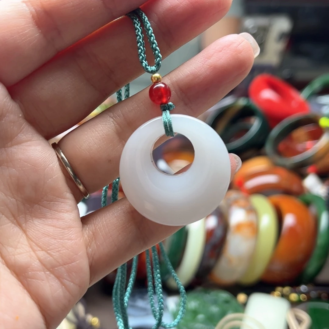 石英岩玉未镶嵌颈饰