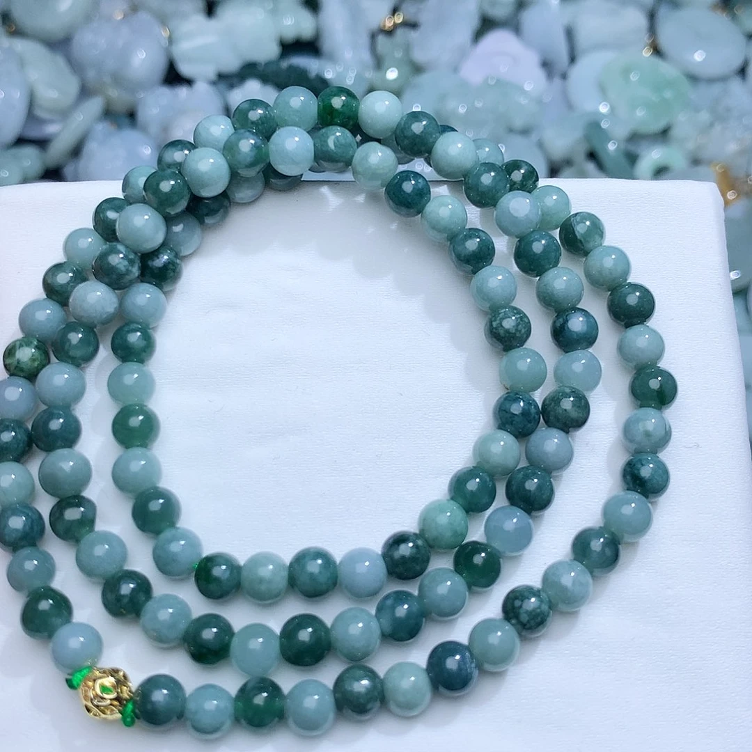 翡翠颈饰未镶嵌1。