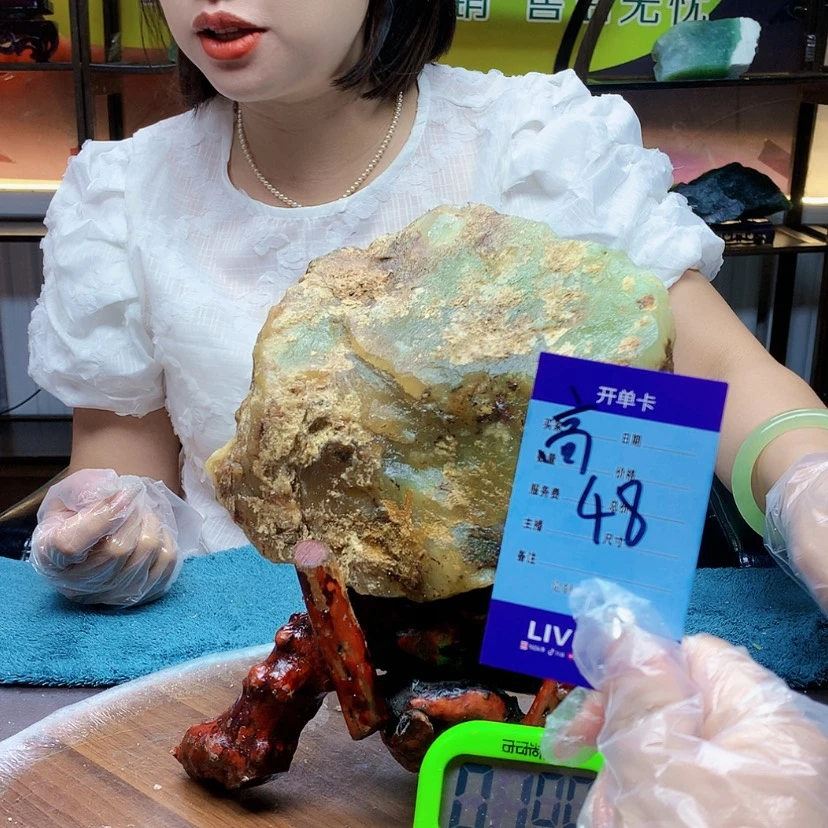 【闪购商品】蛇纹石玉未镶嵌原石济****长