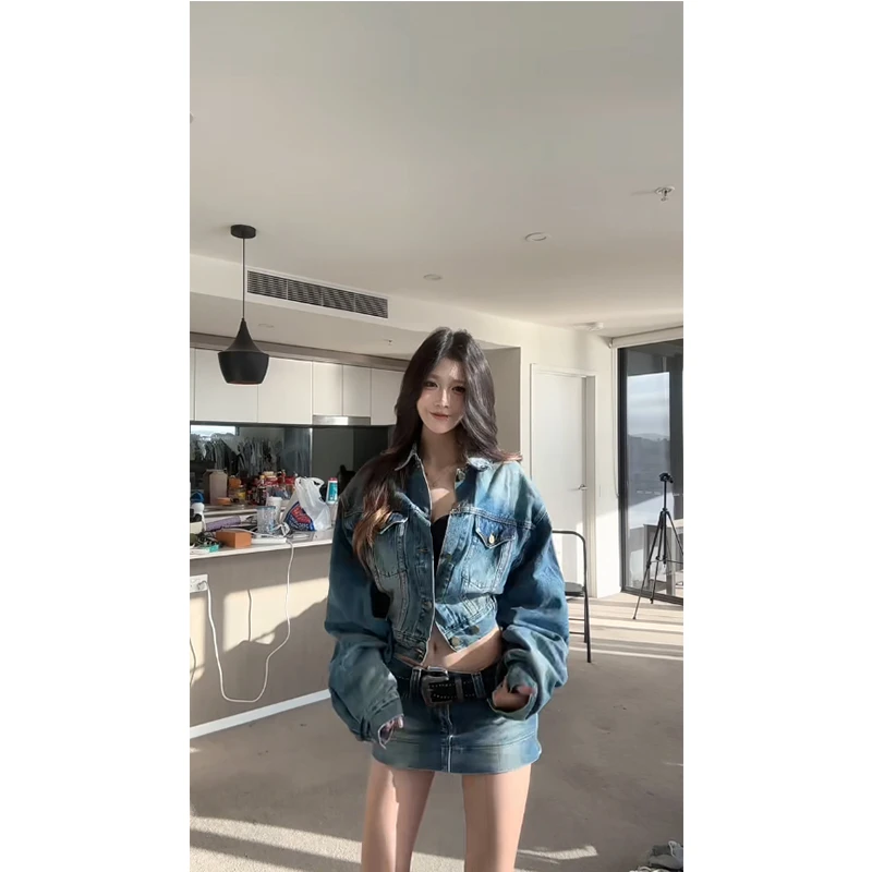 2025设计感宽松休闲牛仔外套女秋冬短款高腰包臀半身裙时尚两件套