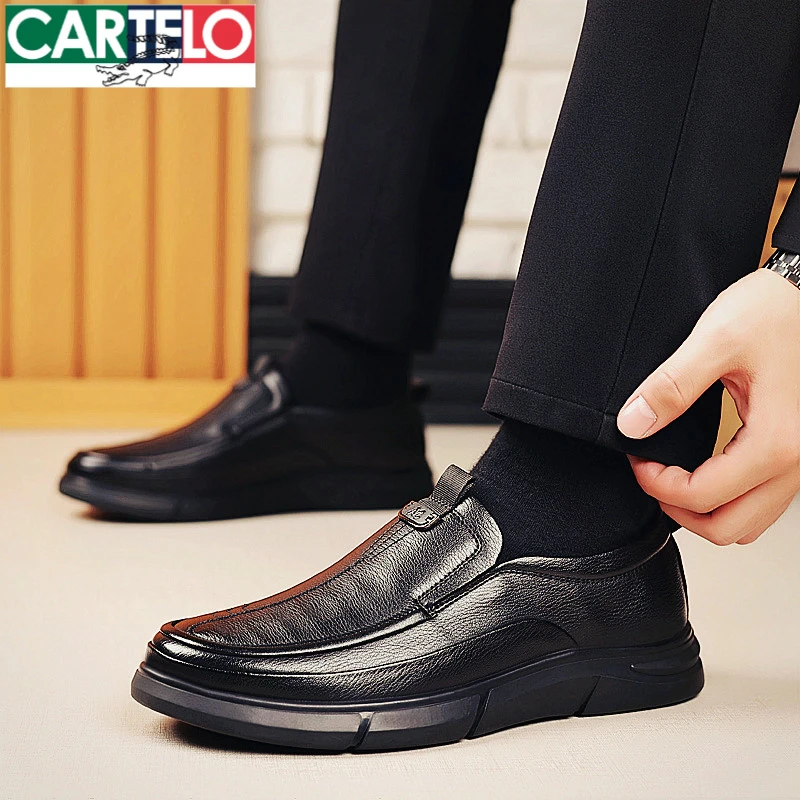 卡帝乐鳄鱼皮鞋男款软底商务休闲男鞋2025秋冬新款男士英伦豆豆鞋