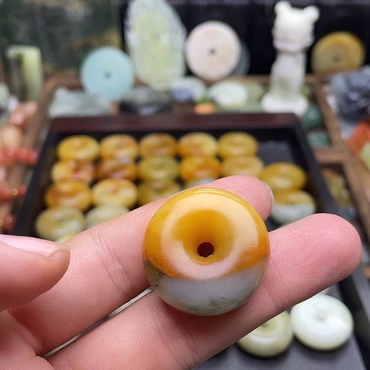 蛇纹石玉挂件合金b*u