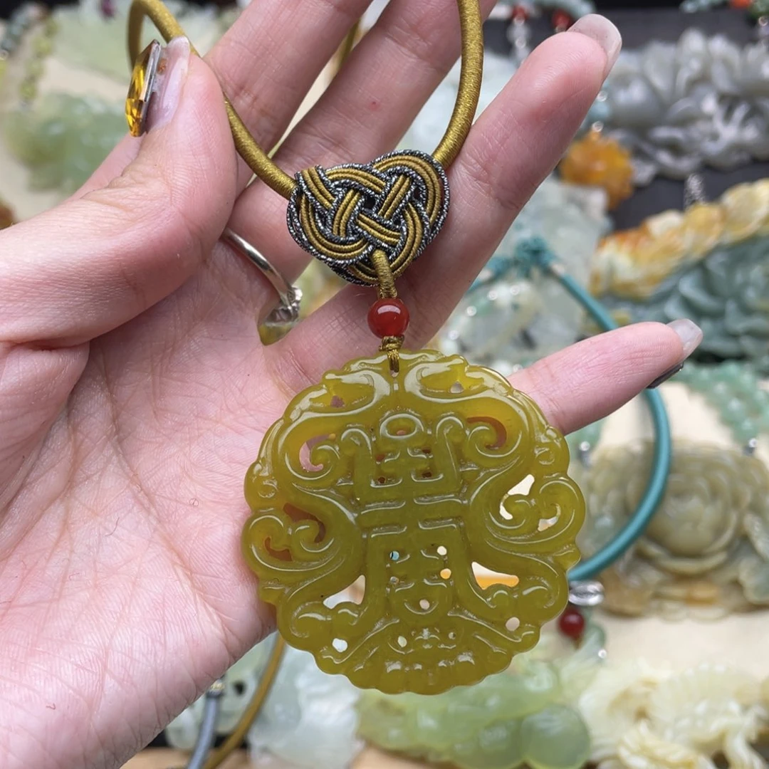 蛇纹石玉颈饰未镶嵌