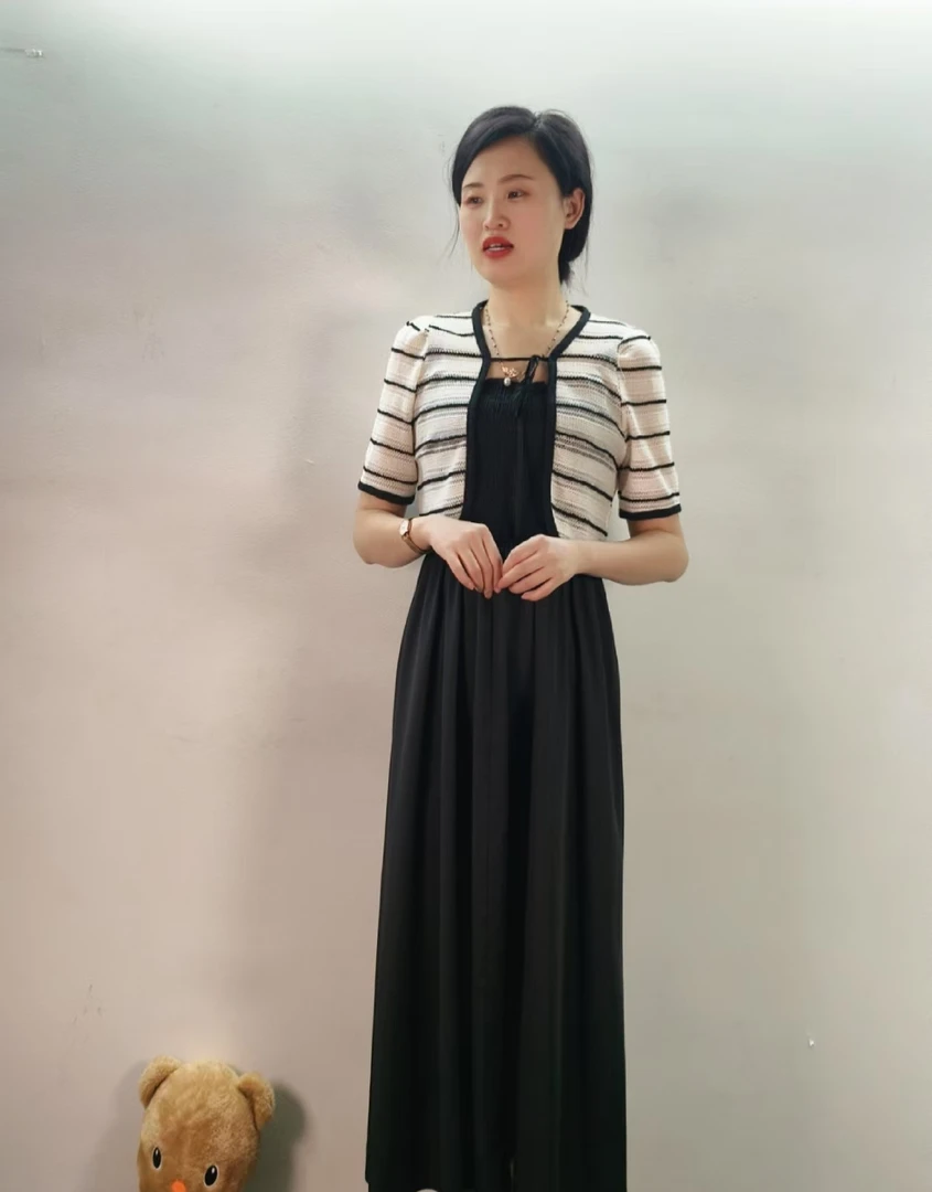 A4   套裙  该链接默认微瑕 无运费险 接受不了勿拍