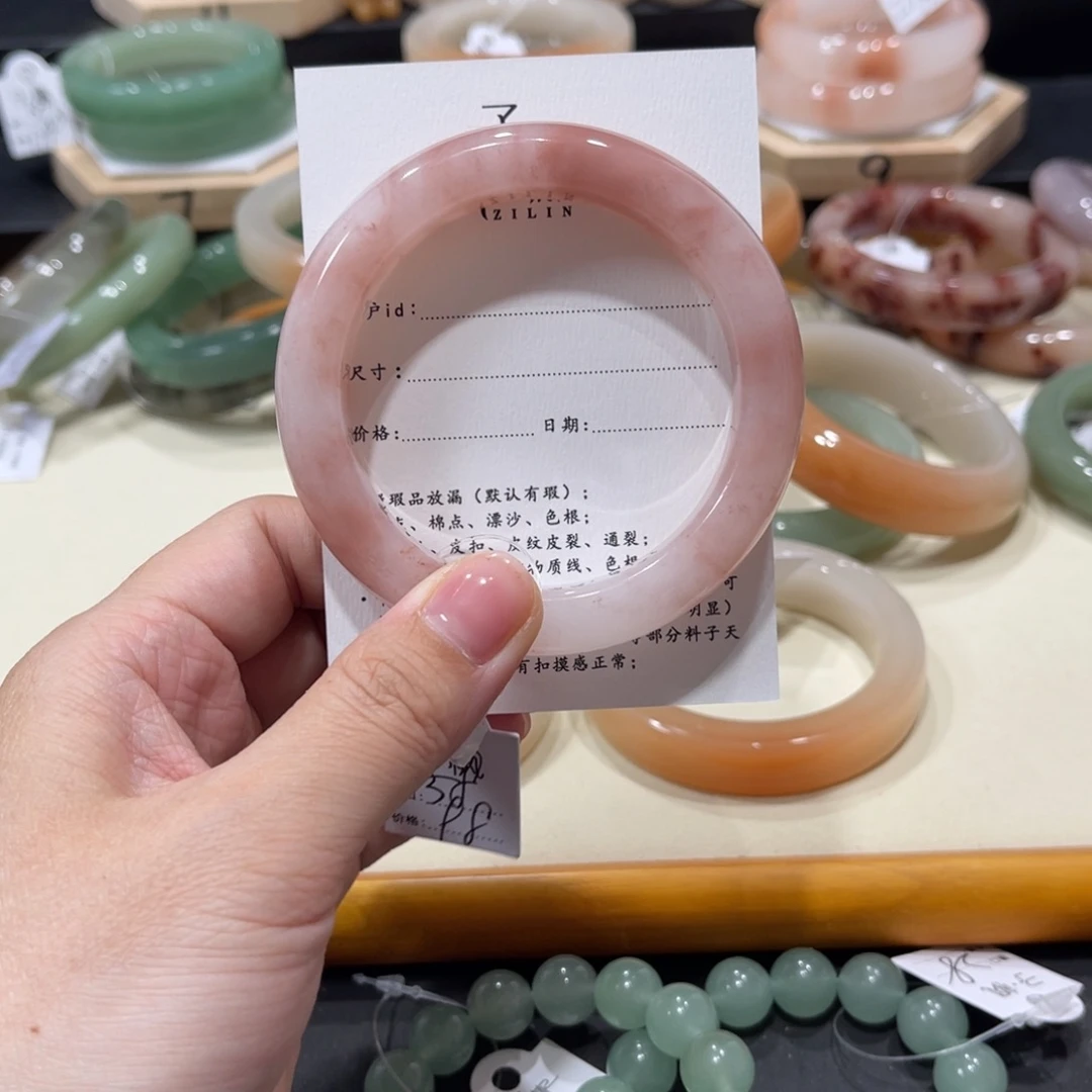 未镶嵌手镯石英质玉