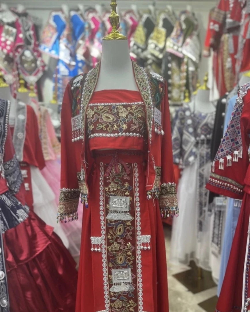 红色苗族少女舞台旅拍服装苗疆民族风服装