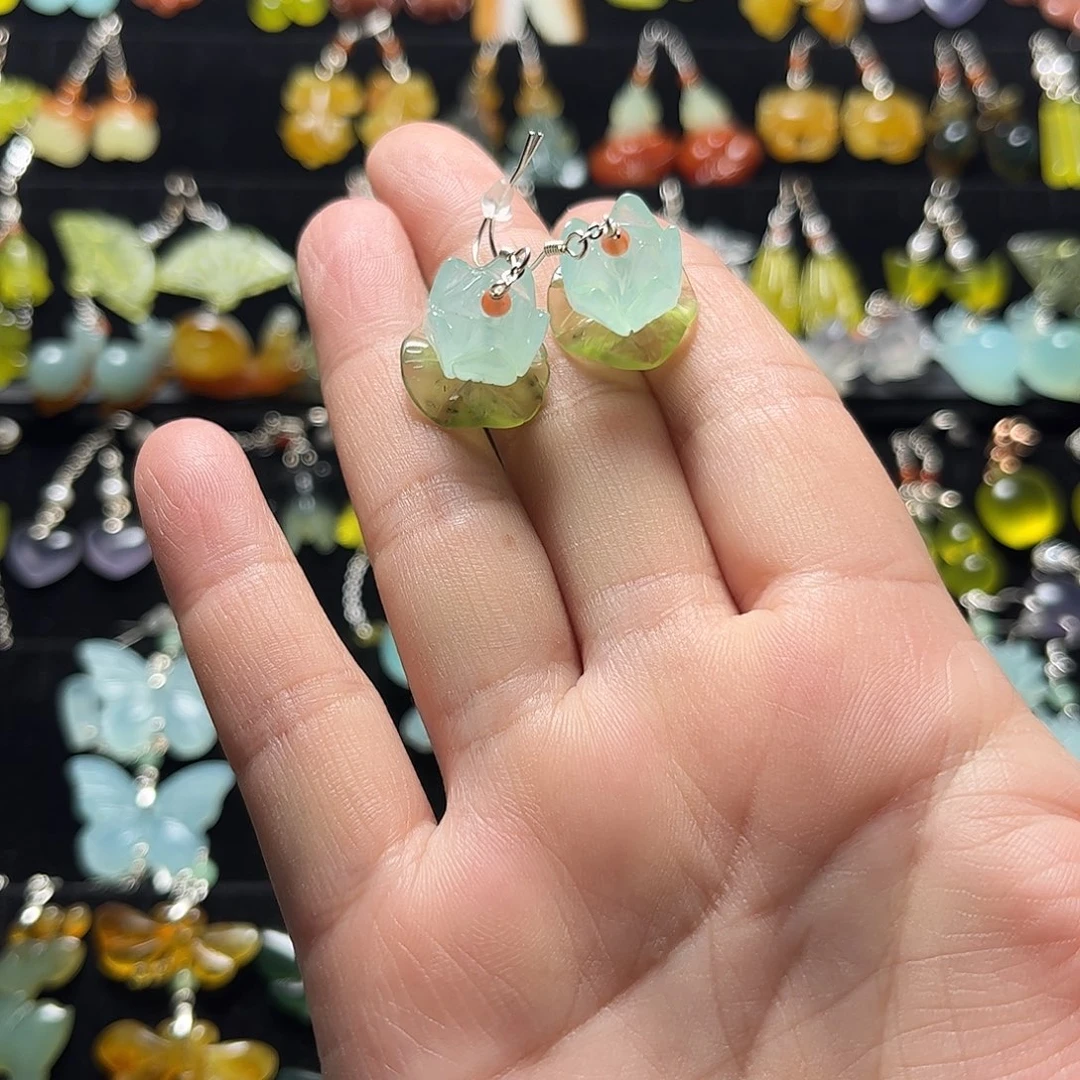 云***蛇纹石玉未镶嵌耳饰