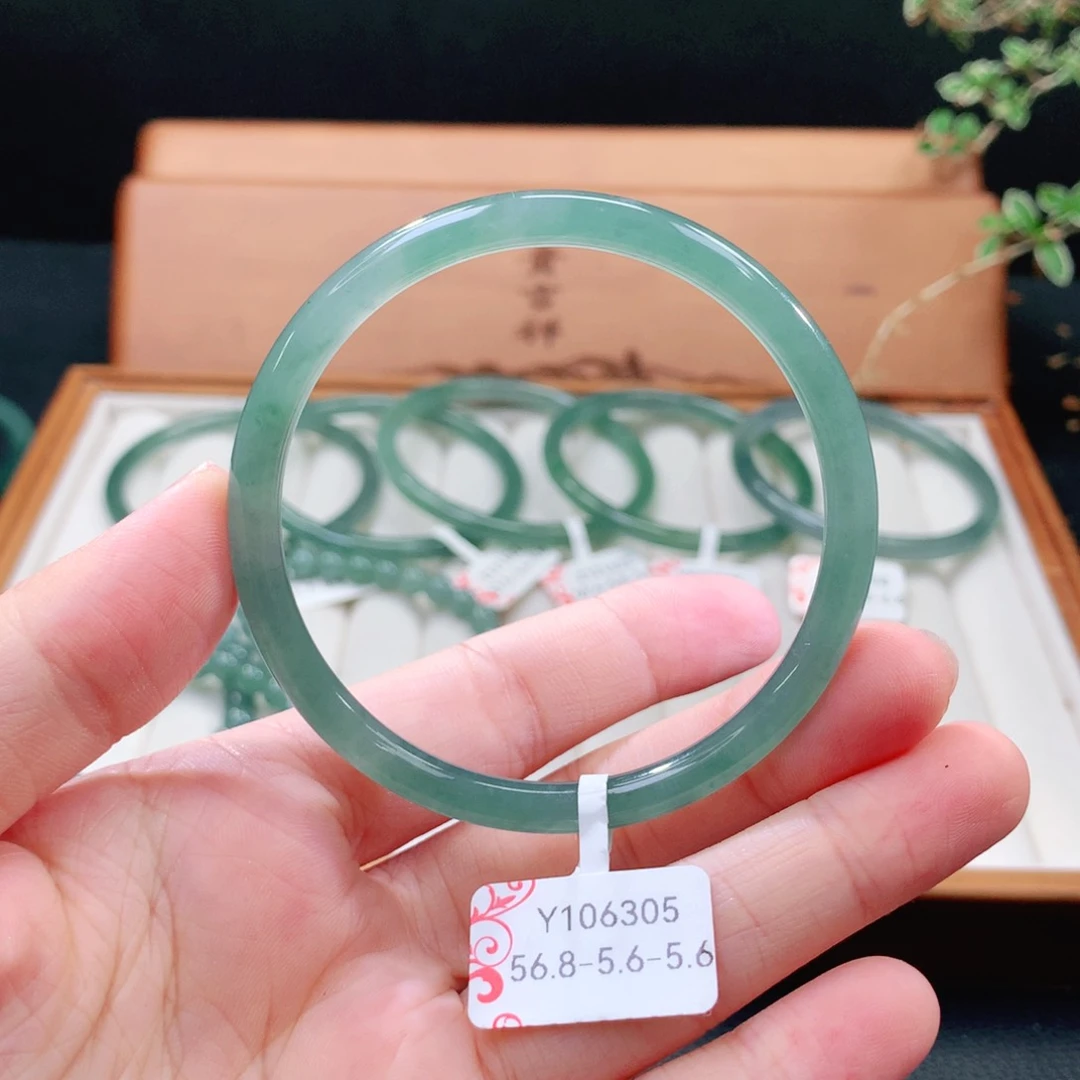 翡翠手镯（圆镯）未镶嵌