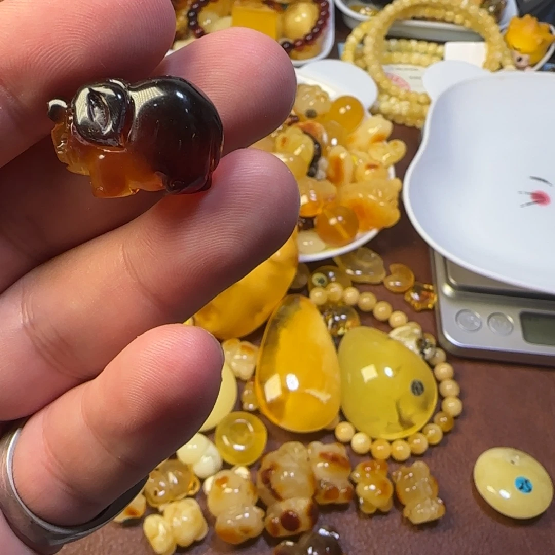 琥珀未镶嵌裸石2.6克