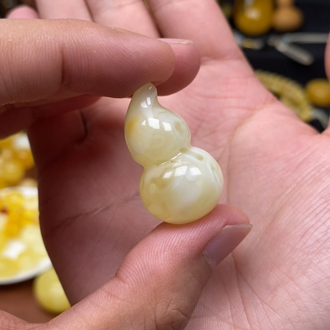 未镶嵌琥珀珠宝奇石