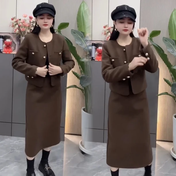 2025秋冬新款洋气宽松百搭气质高档网红款减龄遮肚大码时尚两件套
