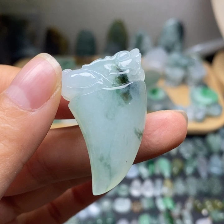 颈饰未镶嵌翡翠龙牙