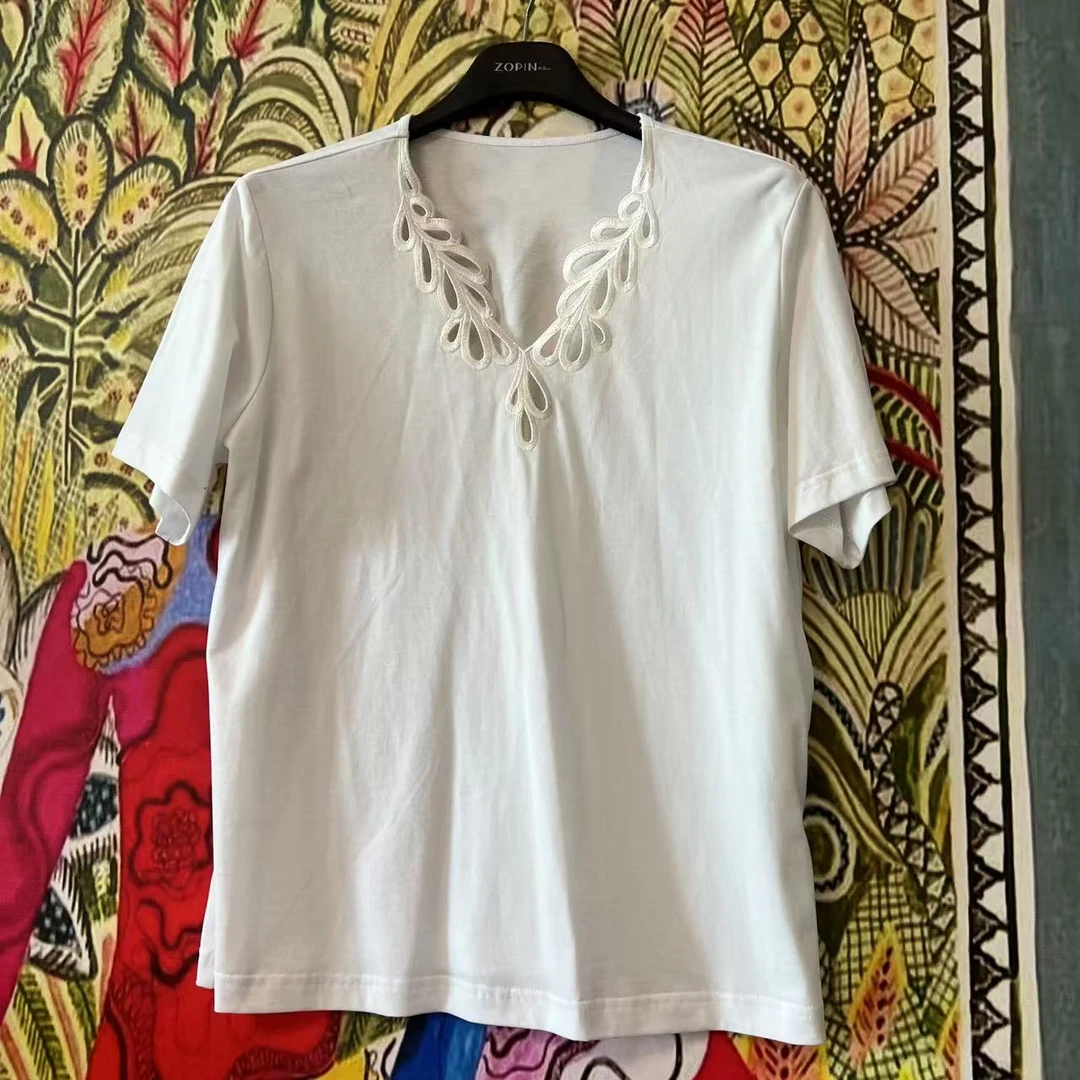 【大G精选】“初见心动” 设计感镂空刺绣v领短袖T恤