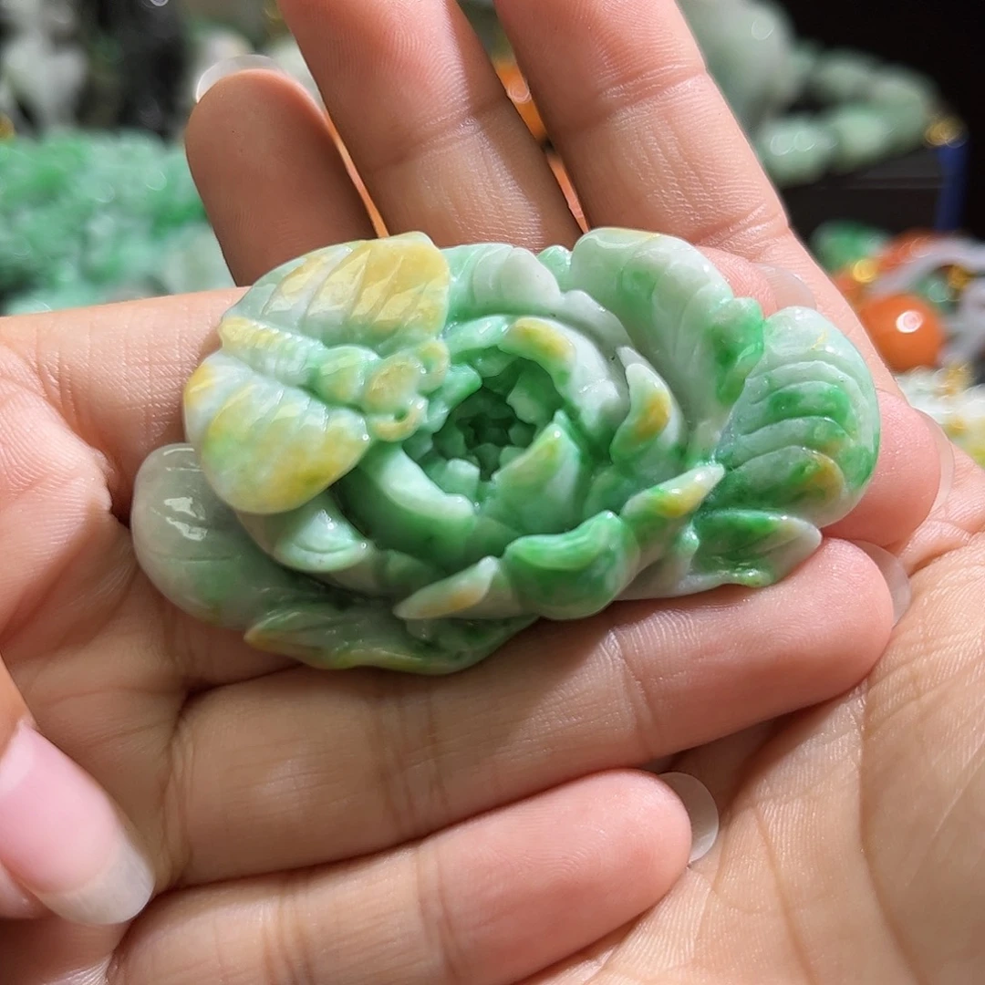 翡翠未镶嵌颈饰待编织