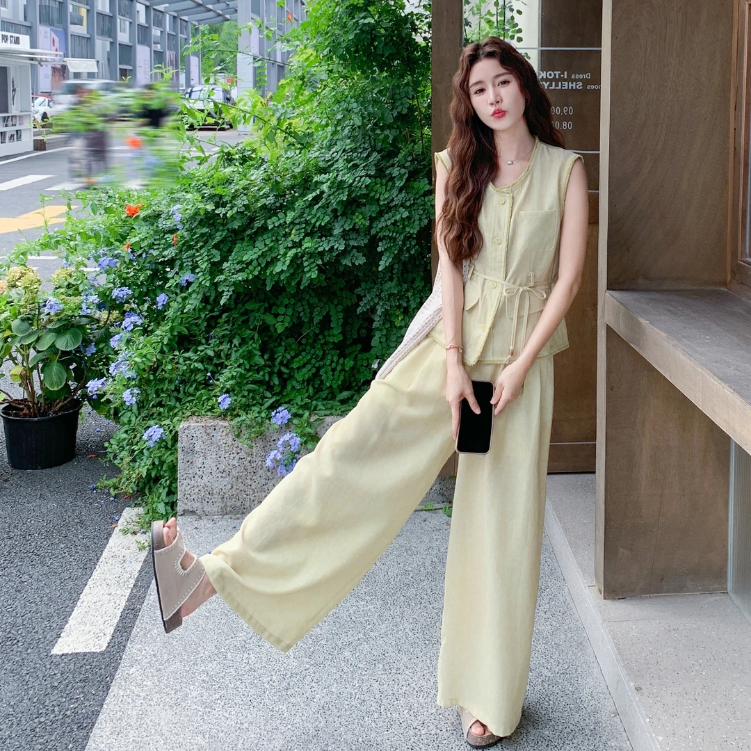 清纯系松弛感套装2025爆款奶黄无袖收腰背心高腰休闲阔腿裤两件套
