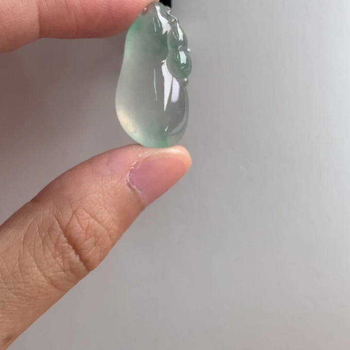 翡翠未镶嵌颈饰….