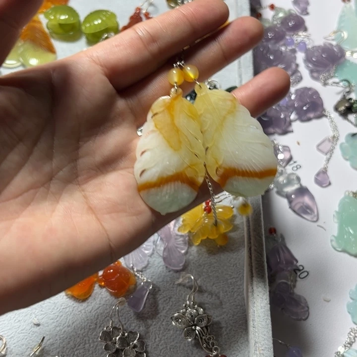 蛇纹石玉合金吊坠