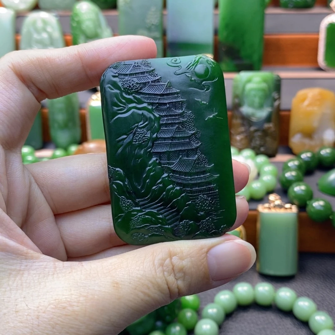 颈饰未镶嵌和田玉（碧玉）柠****果山水牌