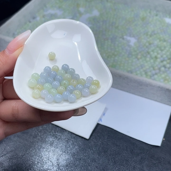 翡翠未镶嵌挂件三彩串