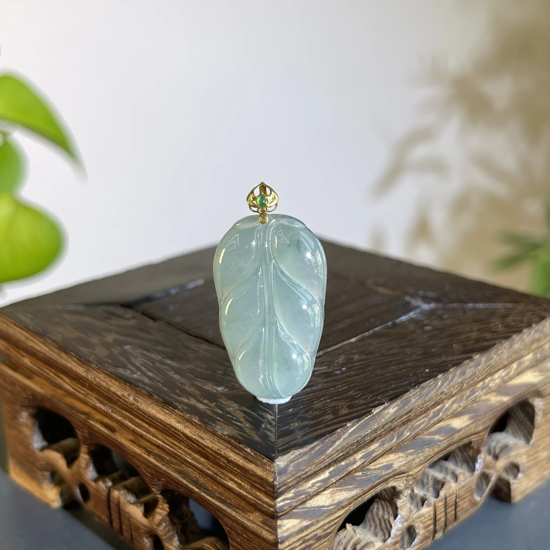 JCB13-250  天然缅甸A货翡翠   18K扣头金枝玉叶