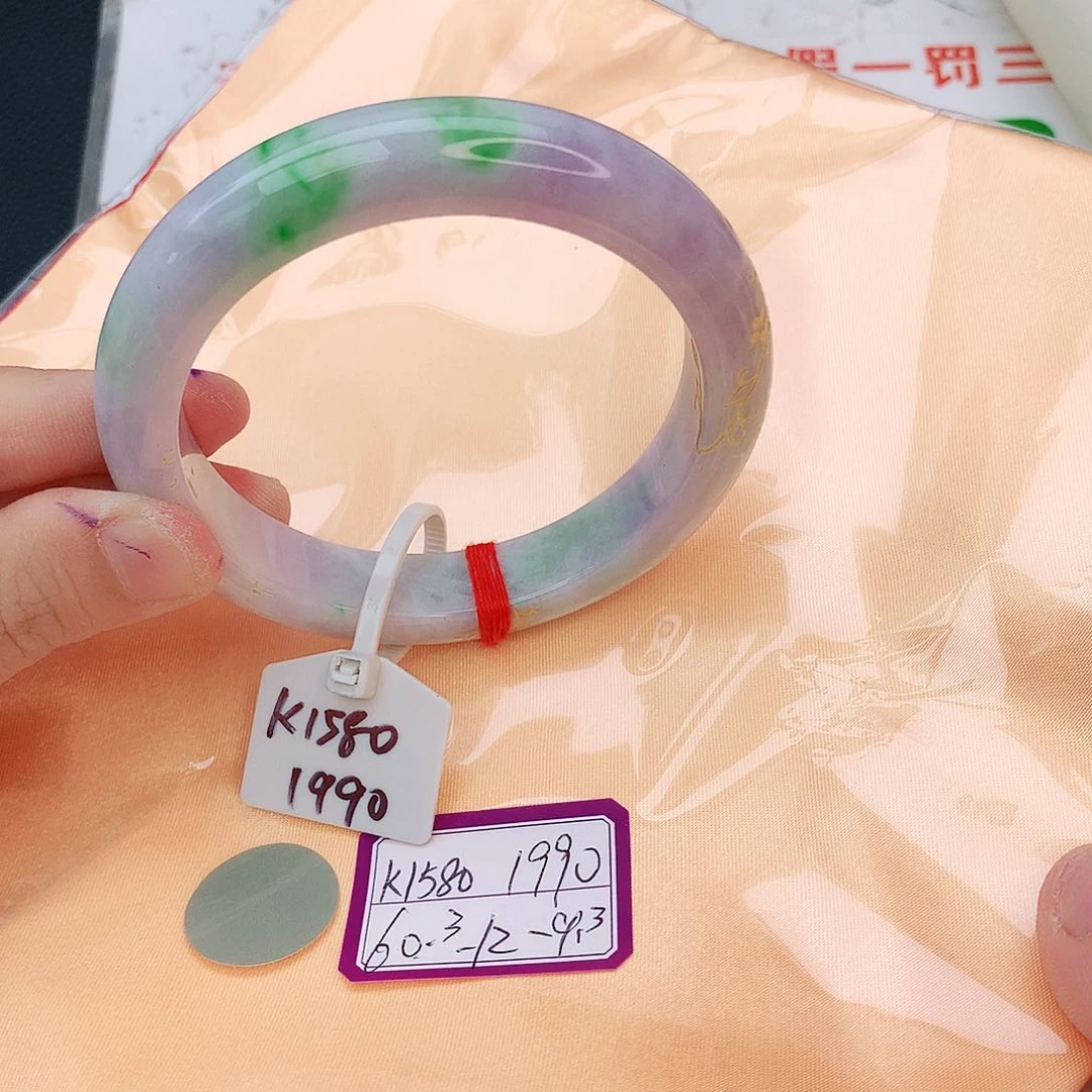 翡翠手镯未镶嵌翡翠