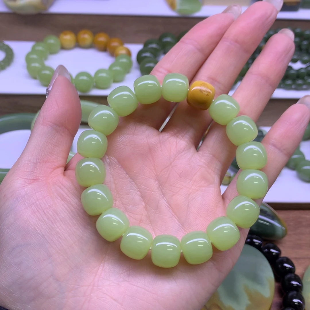 未镶嵌手链岫岩河磨玉（透闪石质玉）湛*月