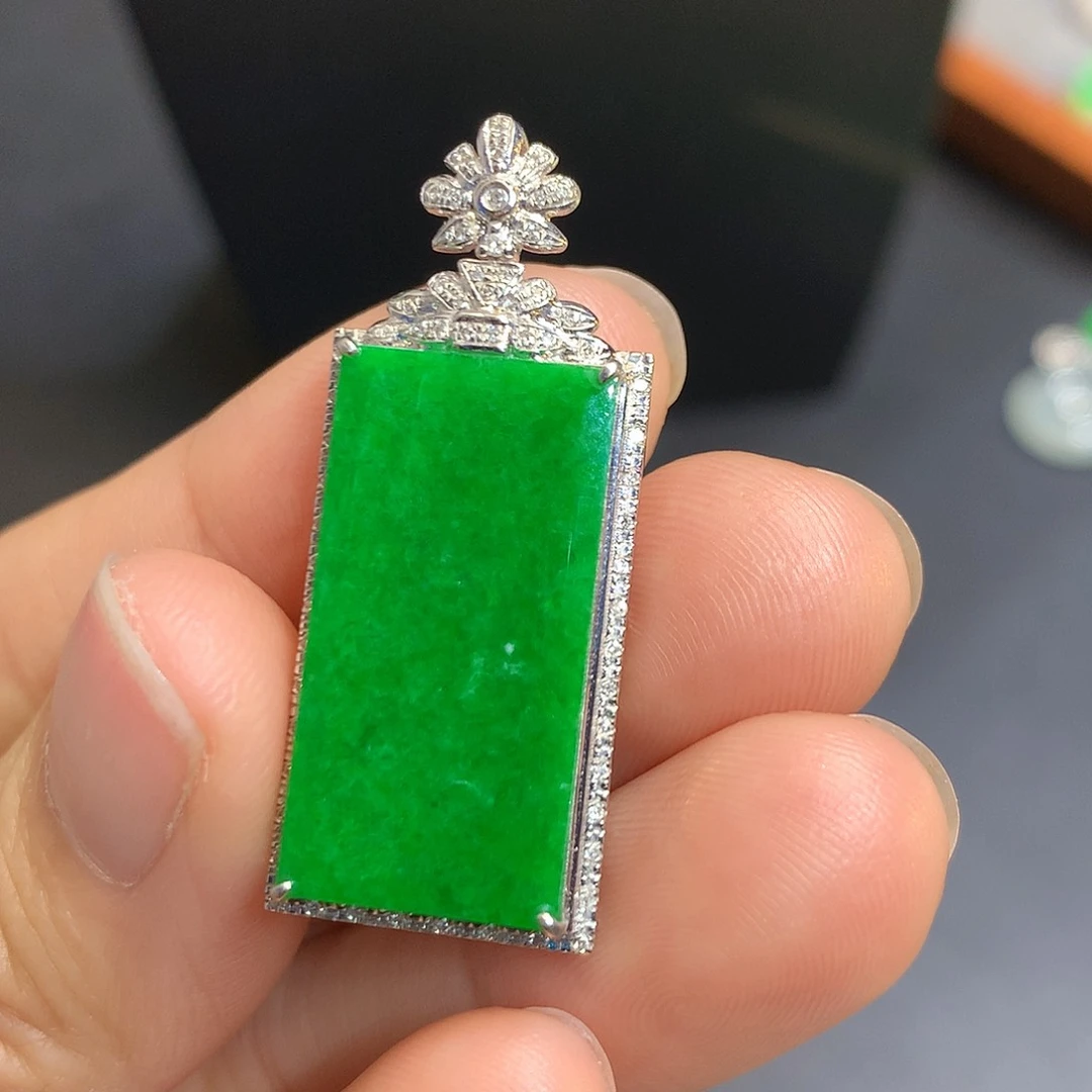 翡翠吊坠(不含链)18K金镶嵌