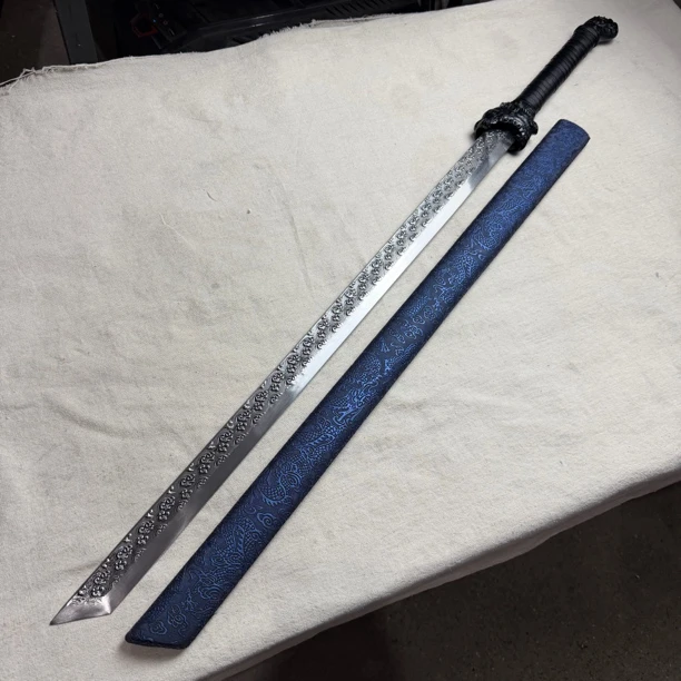 3438 龙泉昊天宝高锰钢唐横刀实木包皮鞘未开刃