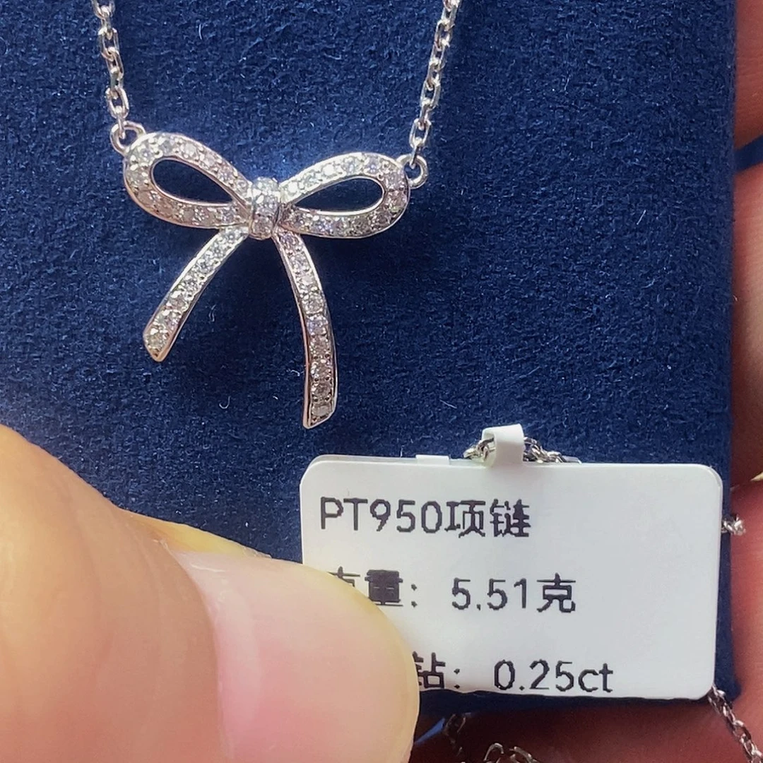 铂Pt950镶嵌合成碳硅石（莫桑石）项链