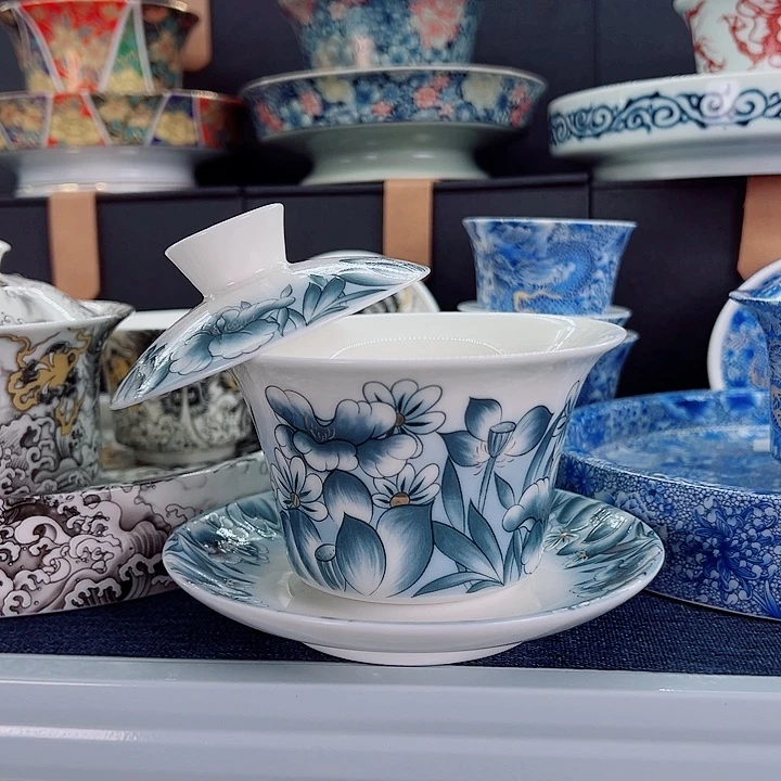 盖碗很漂亮，我很喜欢