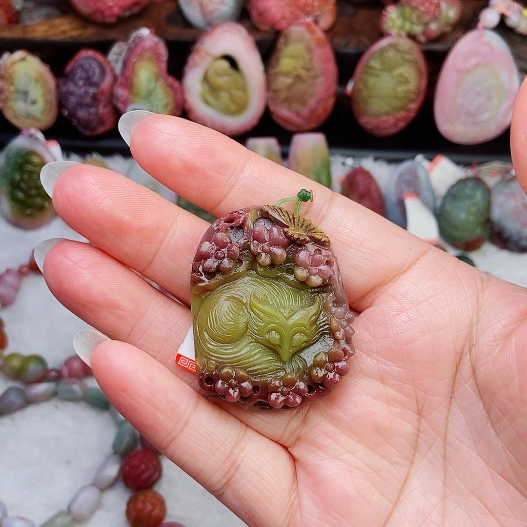 颈饰未镶嵌石英质玉（盐源）