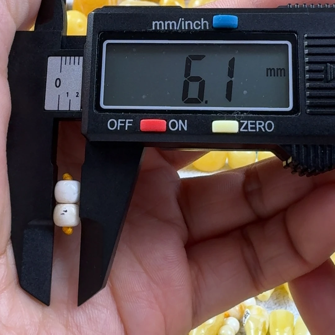 蜜蜡未镶嵌裸石13杂