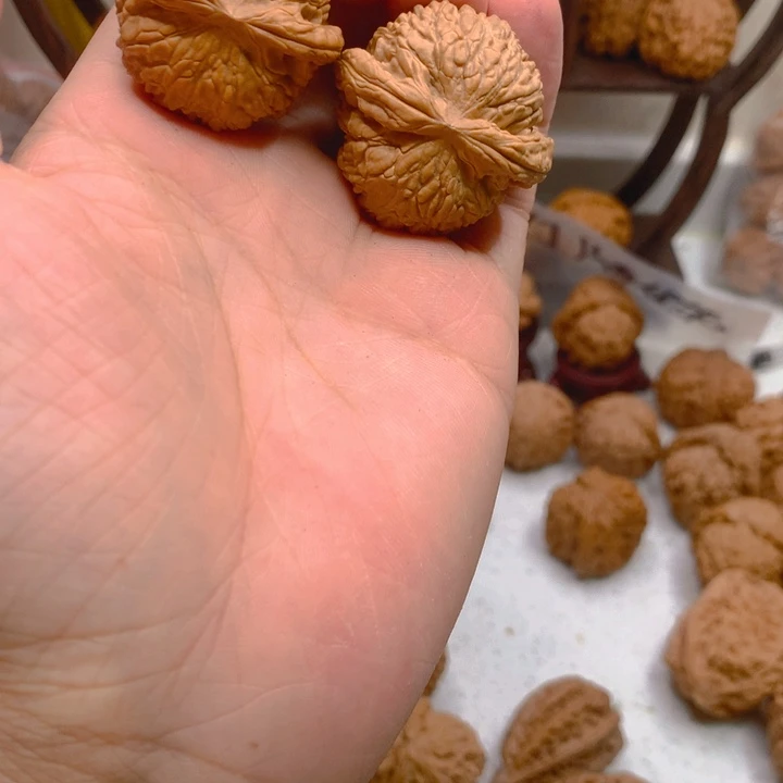 大***闪吊坠文玩核桃白狮子