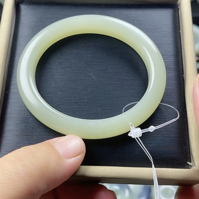 【闪购商品】未镶嵌手镯和田玉