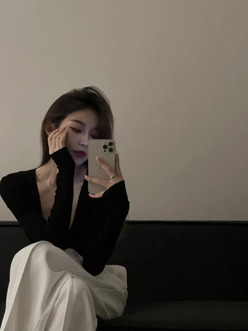 设计感小众V领长袖连体衣女秋纯欲风修身显瘦辣妹上衣阔腿休闲裤