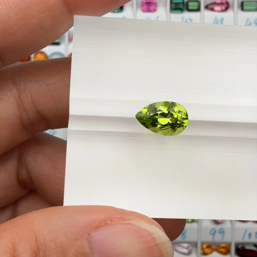 橄榄石未镶嵌笔搁天然2.25克拉