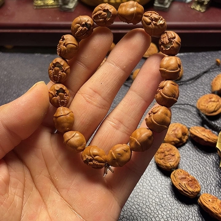 龙纹桃核雕刻恶瑕疵无相佛