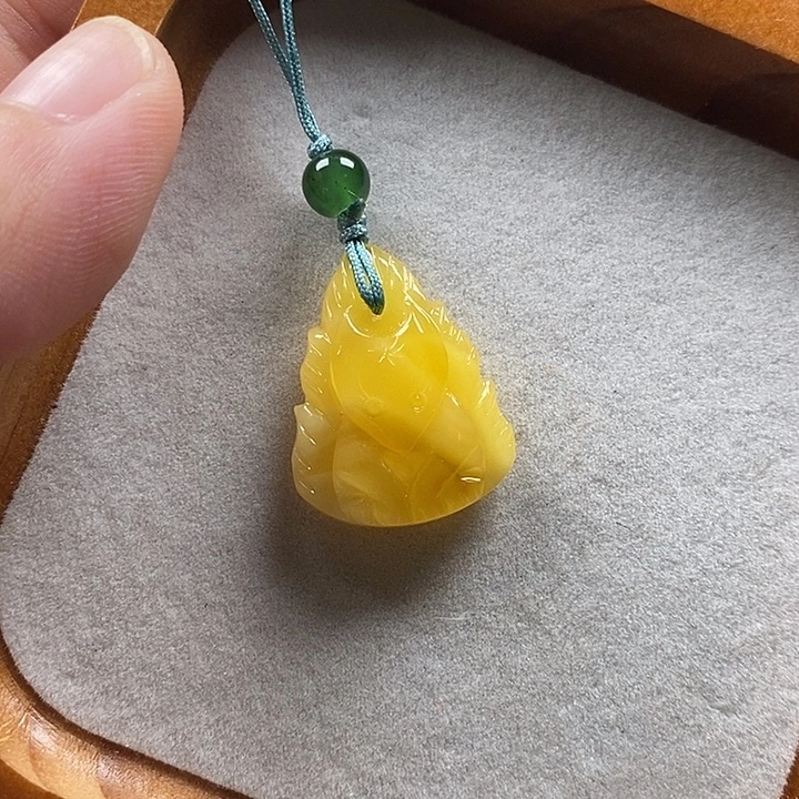 裸石琥珀未镶嵌手机挂件