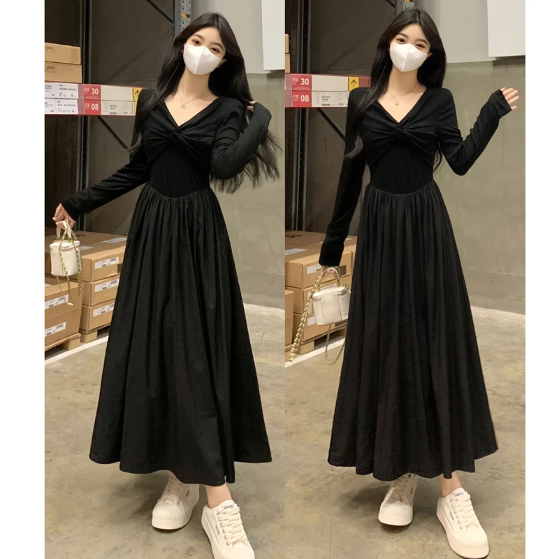 大码女装赫本风长袖连衣裙秋冬季收腰显瘦小黑裙