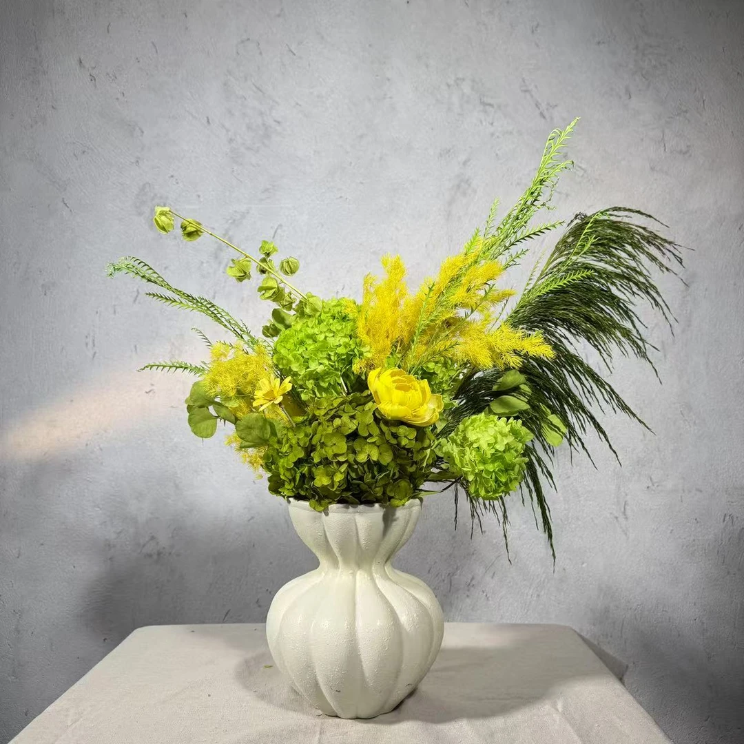 【云初】平步青云  旭日初升  餐厅沙发旁走廊尽头永生花花束