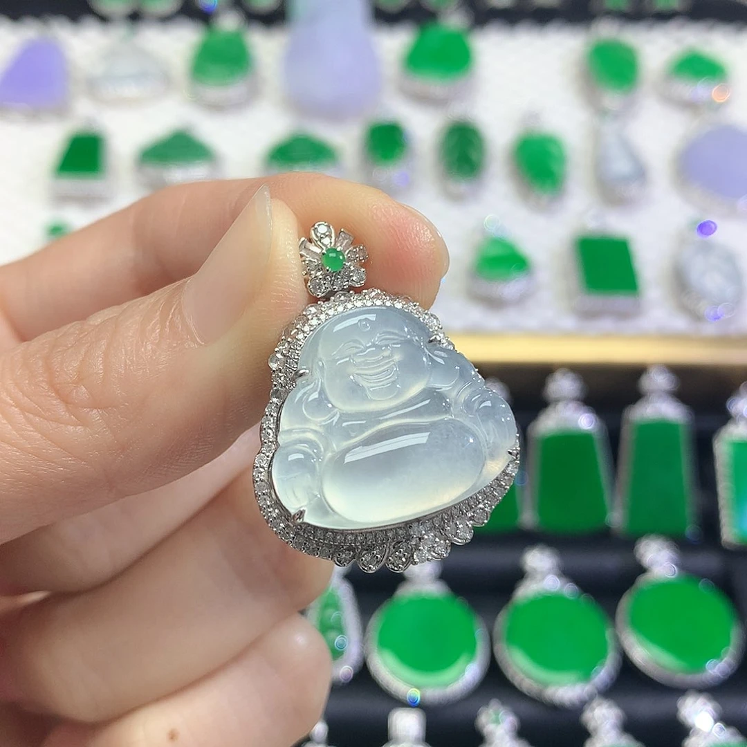 颈饰18K金镶嵌翡翠吊坠