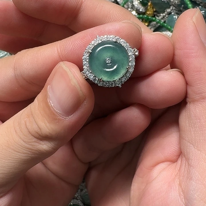 翡翠未镶嵌颈饰天然A货翡翠放漏