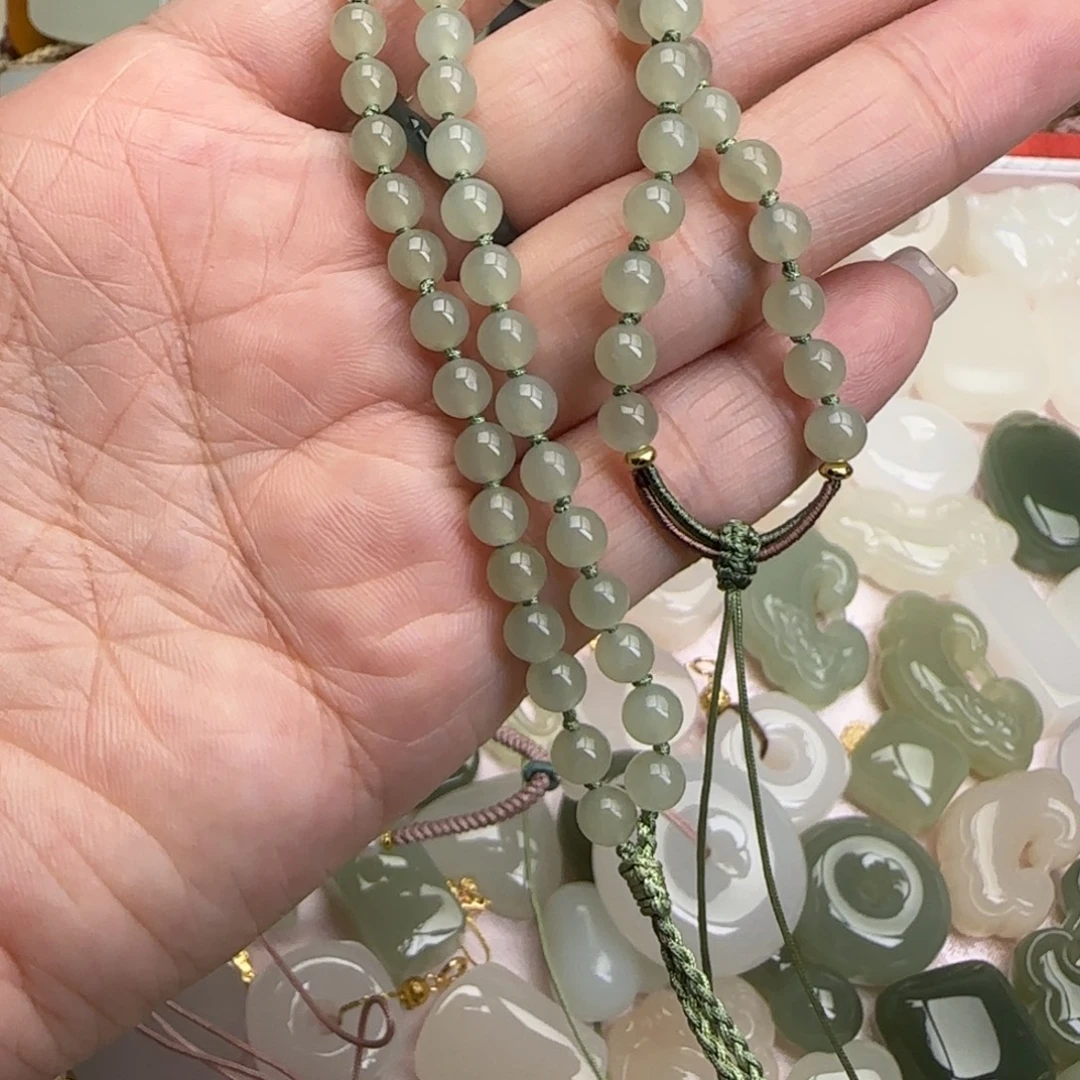 果***子和田玉未镶嵌颈饰