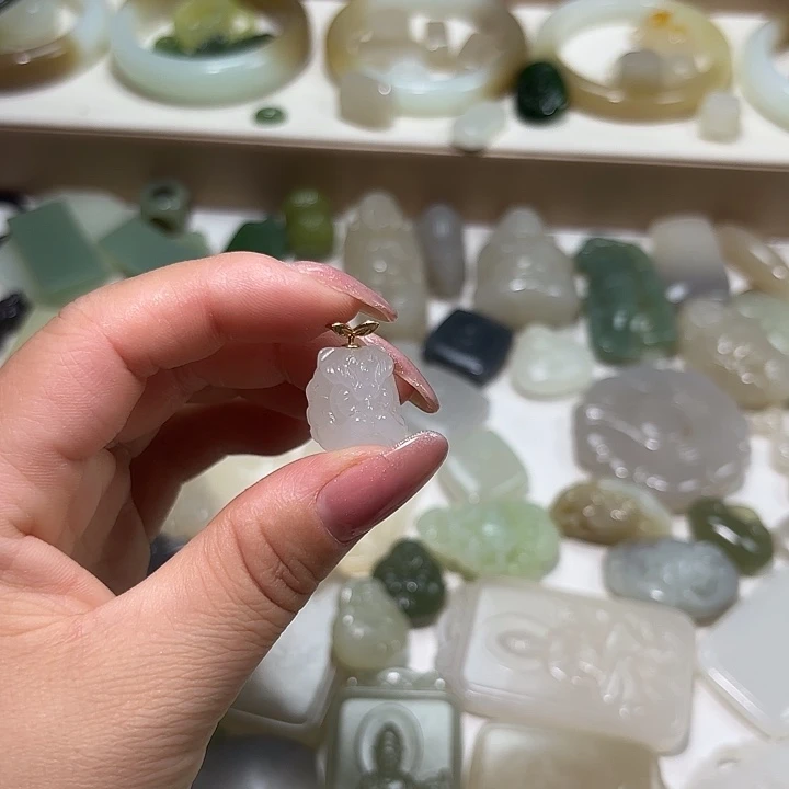 和田玉18K金镶嵌颈饰