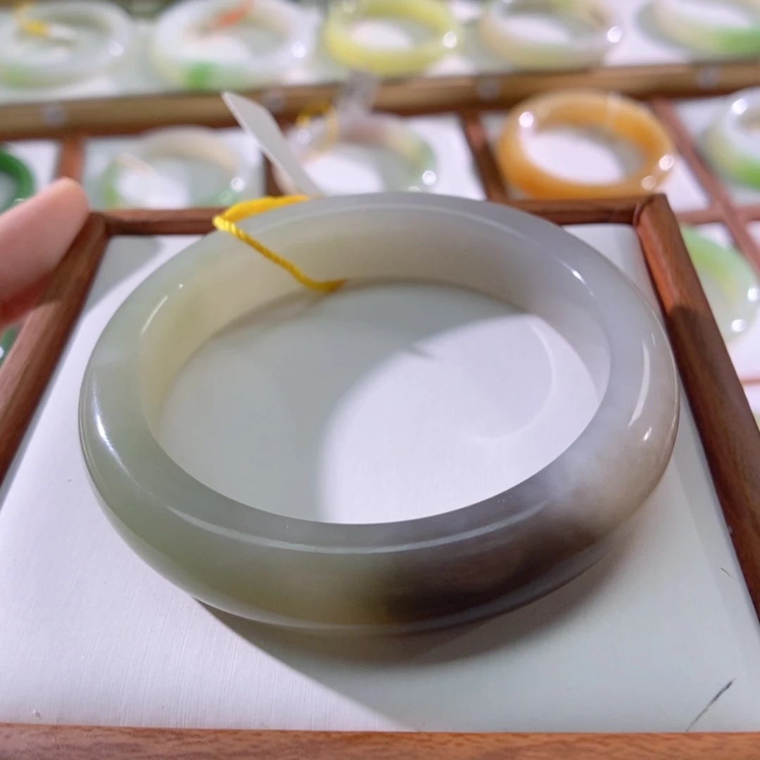 【闪购商品】未镶嵌手镯和田玉（翠青玉）